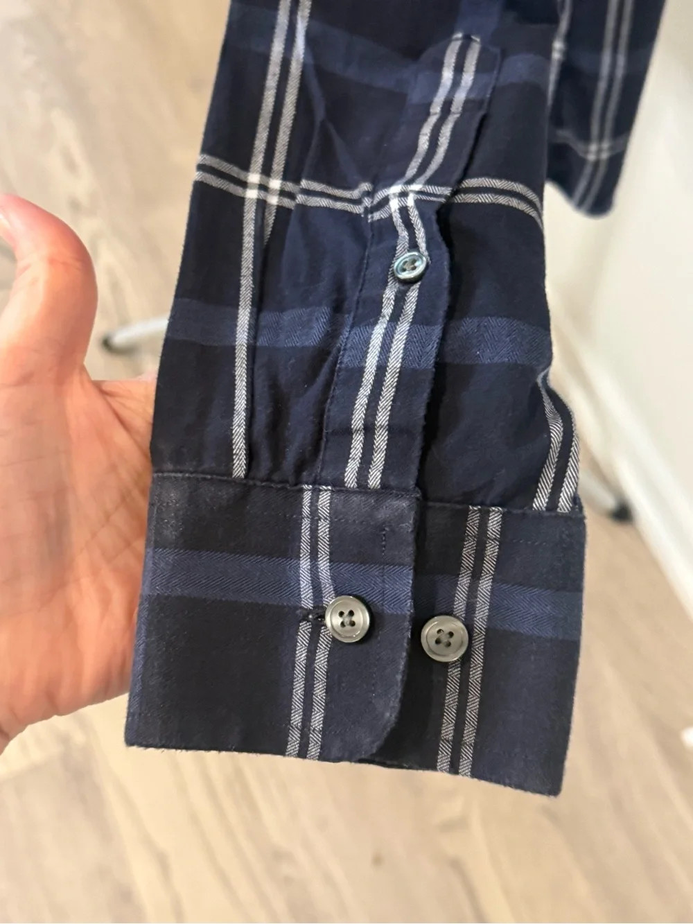 Banana Republic Men’s M Navy Plaid Lightweight Flannel Button Down Shirt